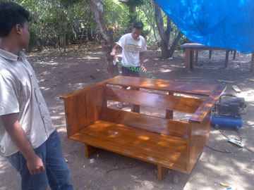 Novandi Azhary - Lapak Tukang Pengecatan Furniture Kayu